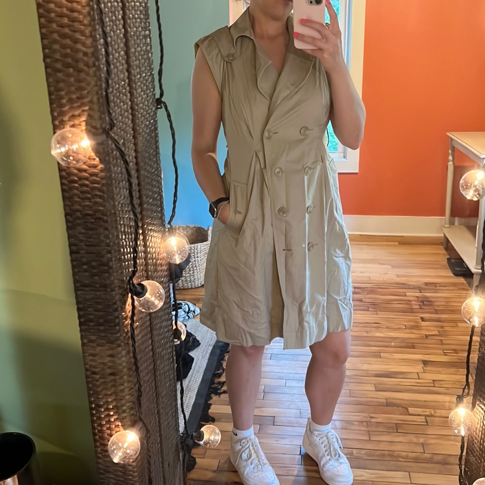 Very cute sleeveless rain jacket!